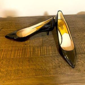 Michael Kors Kitten Heel pump